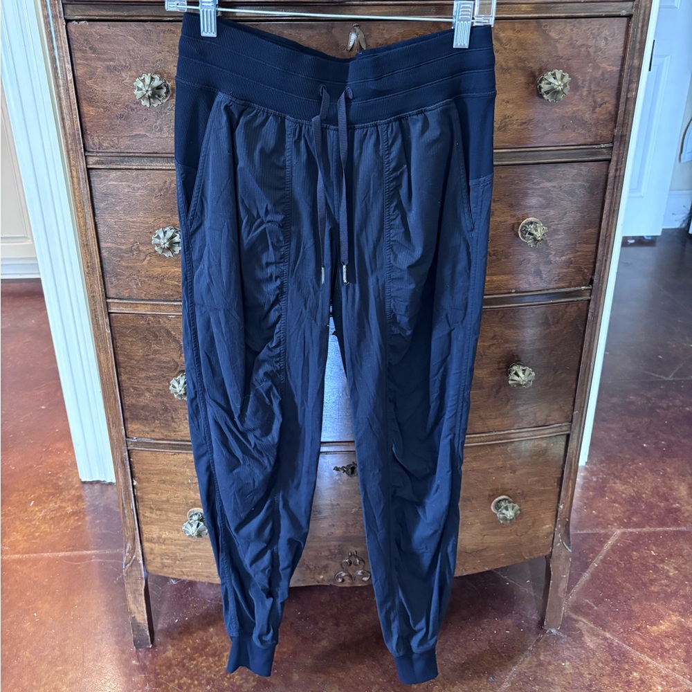 Lululemon Dance Studio Mid-Rise Joggers - Size 6